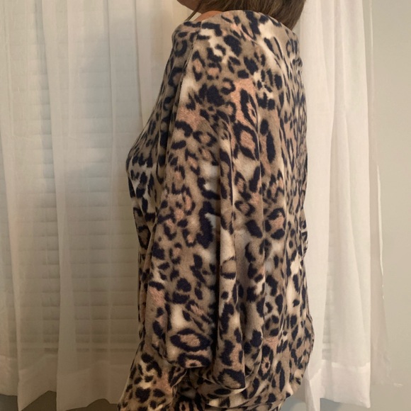 Leopard Top - Picture 2 of 2